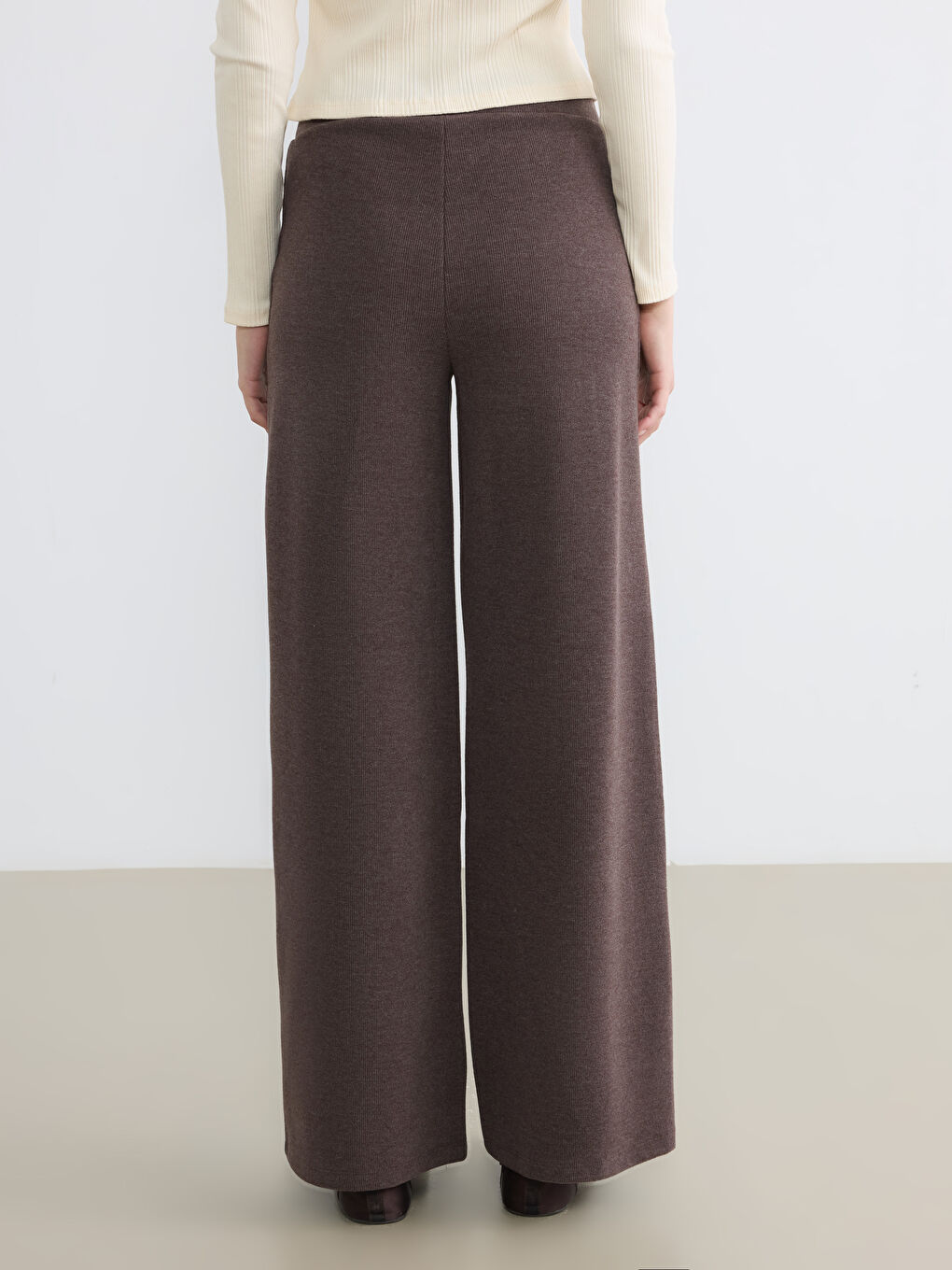 Kahverengi Beli Lastikli Geniş Paça Kadın Pantolon-3