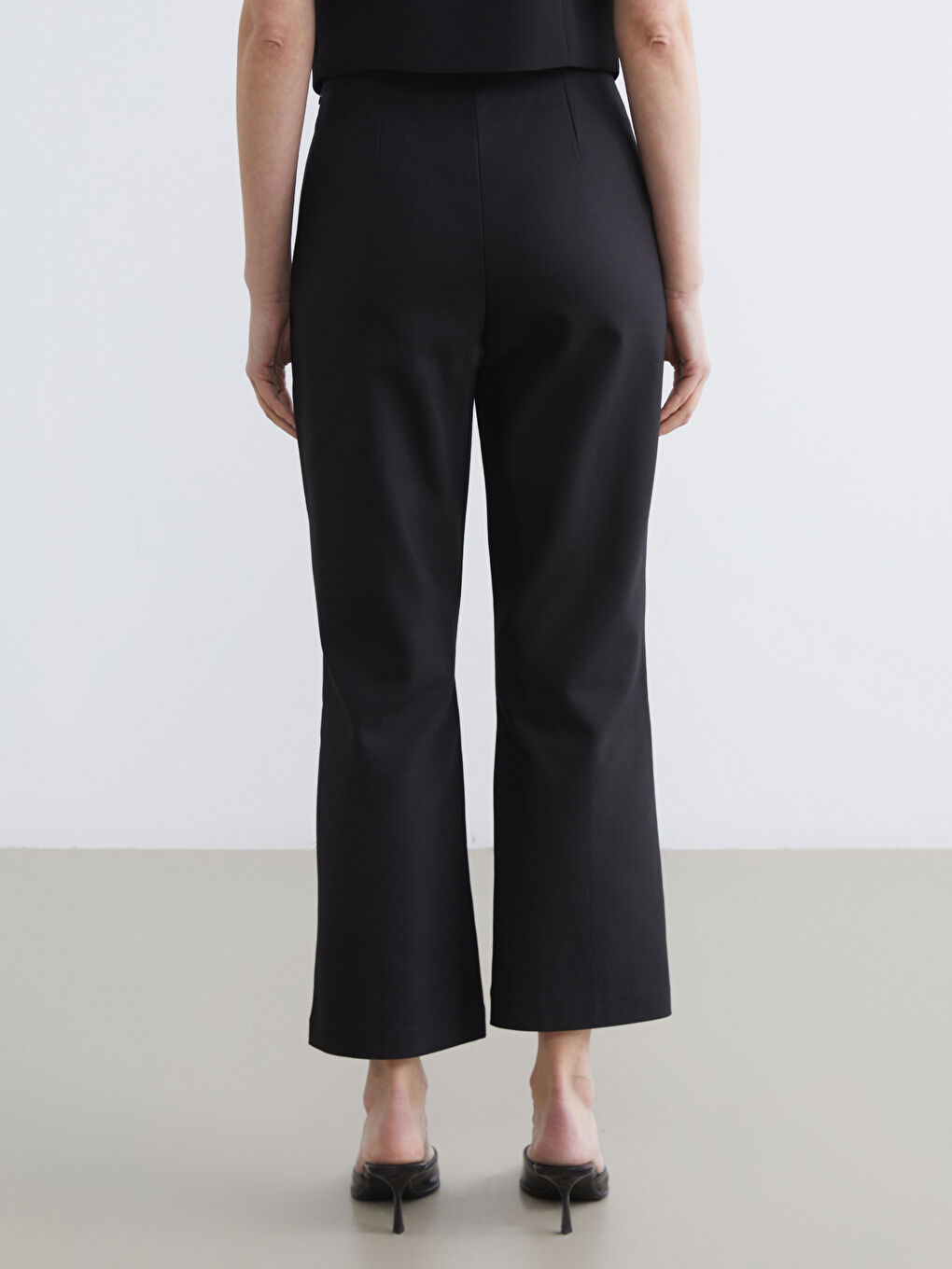 Siyah Beli Fermuarlı Dikiş Detaylı Kadın Pantolon-3