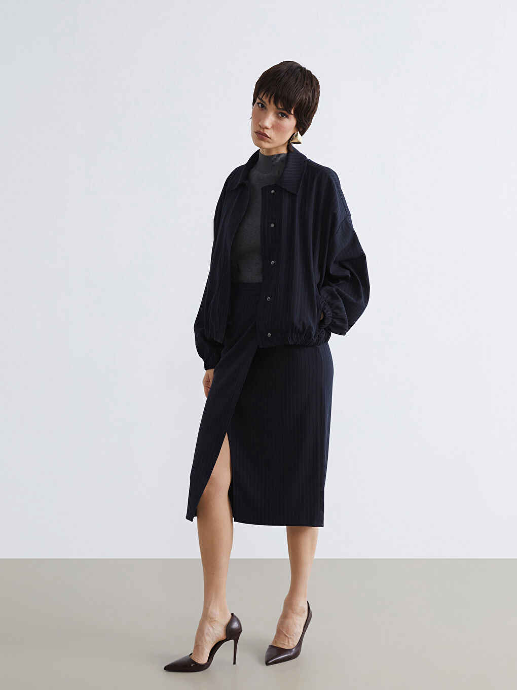 تەنورە شینی تۆخ ژن