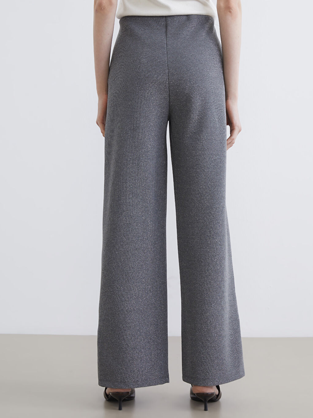 Gri Beli Lastikli Geniş Paça Kadın Pantolon-3