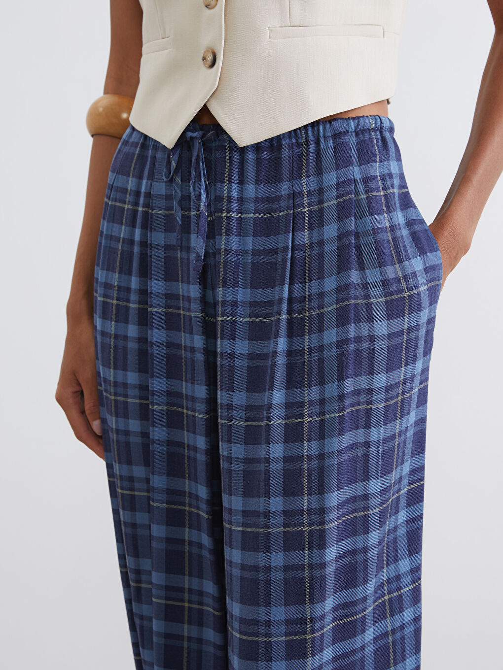 Mavi Beli Lastikli Ekose Kadın Pileli Jogger Pantolon-2