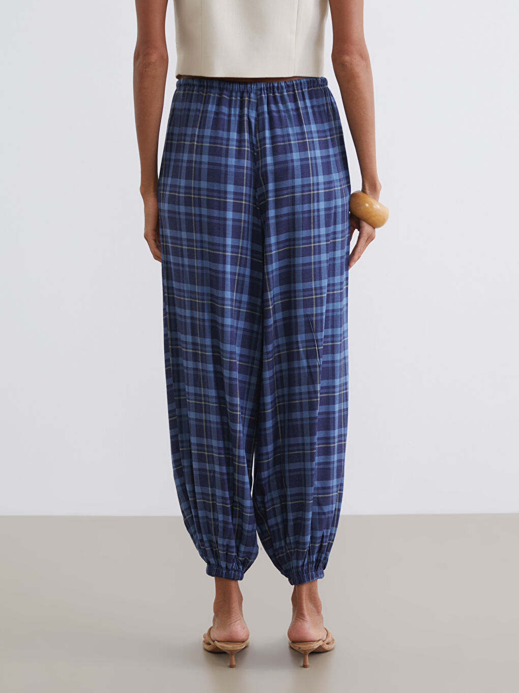 Mavi Beli Lastikli Ekose Kadın Pileli Jogger Pantolon-3