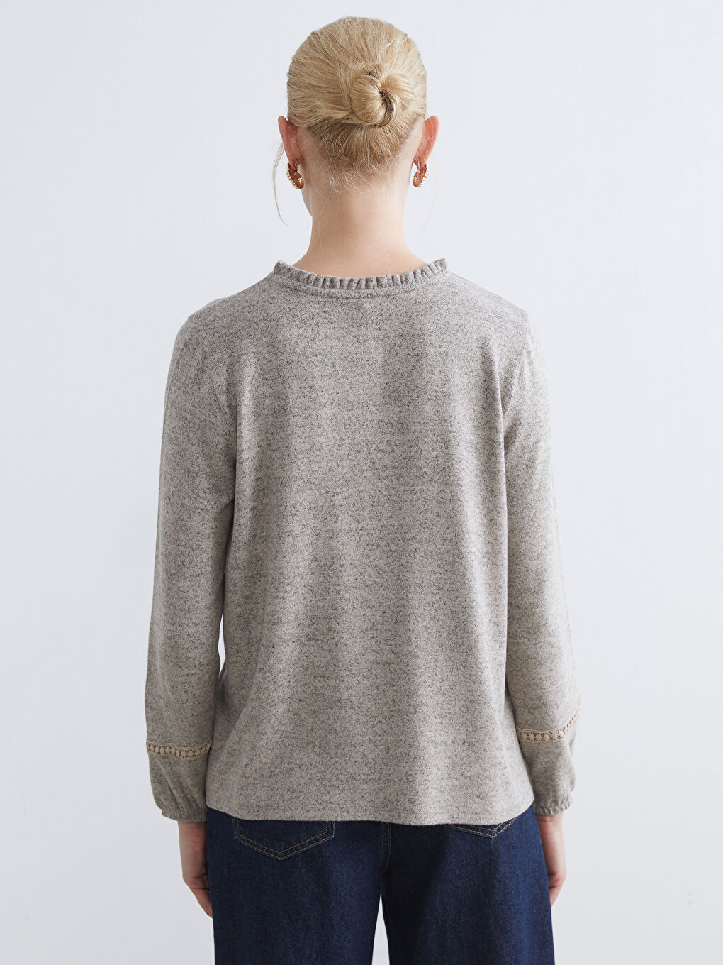 Bej Fırfırlı Bisiklet Yaka Nakışlı Bluz	-3