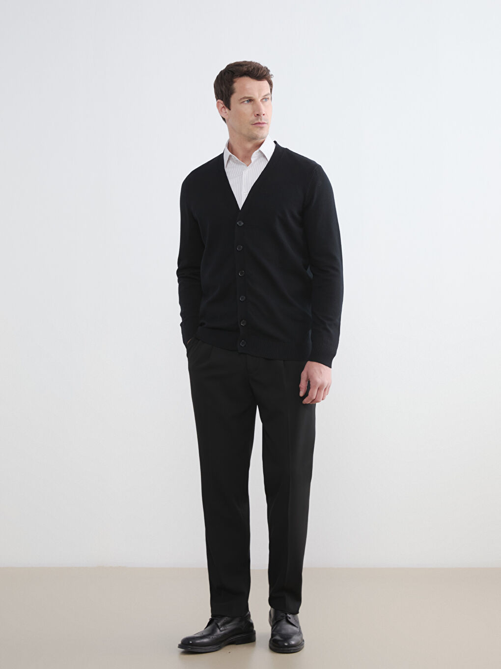 Siyah Standart Kalıp Erkek Triko Hırka-1