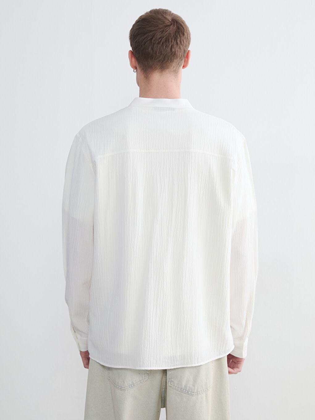 Beyaz Regular Fit Hakim Yaka Erkek Dokulu Gömlek-3