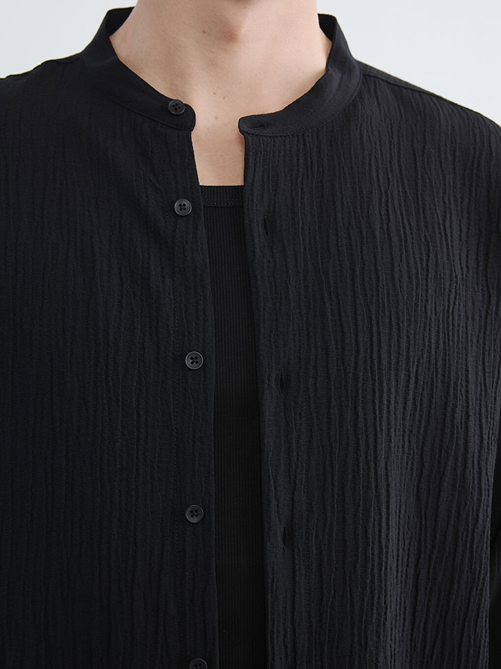 Siyah Regular Fit Hakim Yaka Erkek Dokulu Gömlek-2