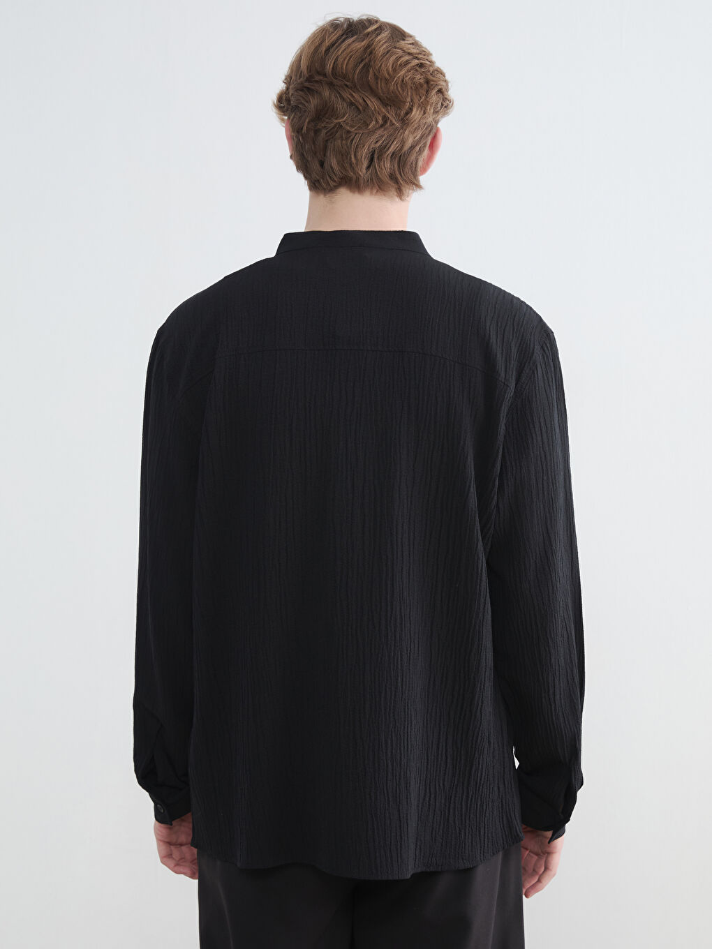 Siyah Regular Fit Hakim Yaka Erkek Dokulu Gömlek-3