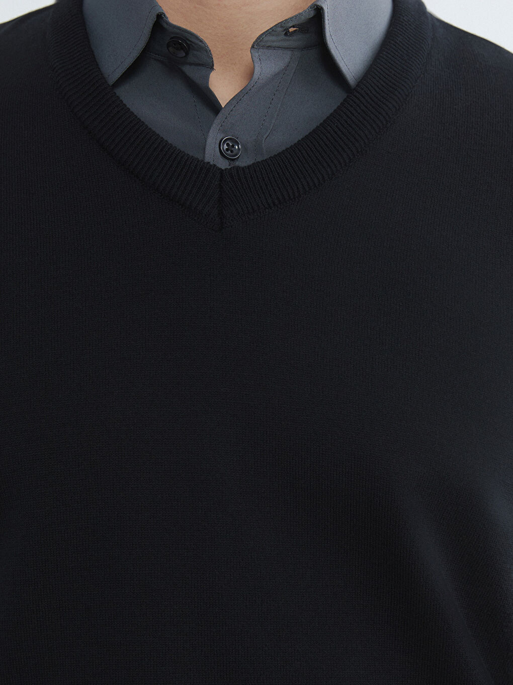 Siyah Standart Kalıp V Yaka Erkek Triko Süveter-2