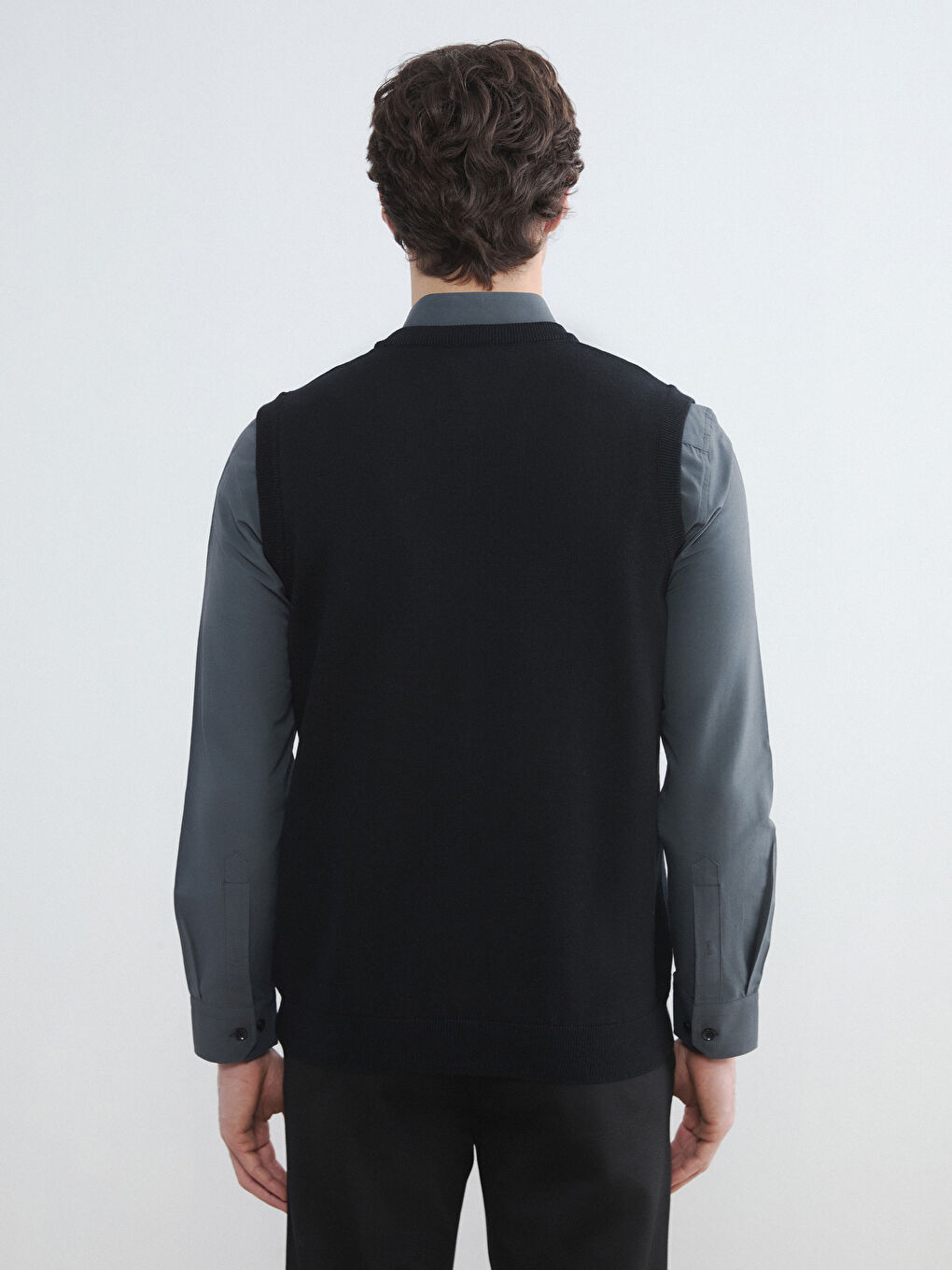 Siyah Standart Kalıp V Yaka Erkek Triko Süveter-3