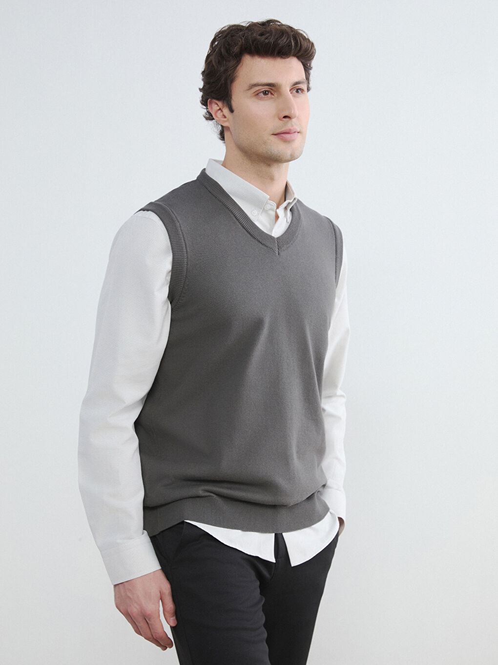 Gri Standart Kalıp V Yaka Erkek Triko Süveter