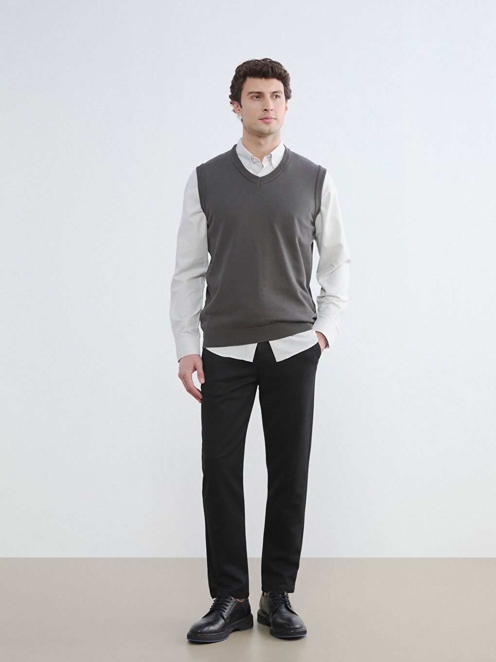 Gri Standart Kalıp V Yaka Erkek Triko Süveter-1