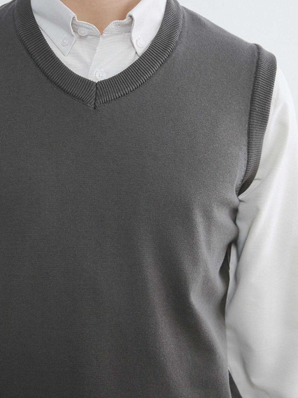 Gri Standart Kalıp V Yaka Erkek Triko Süveter-2