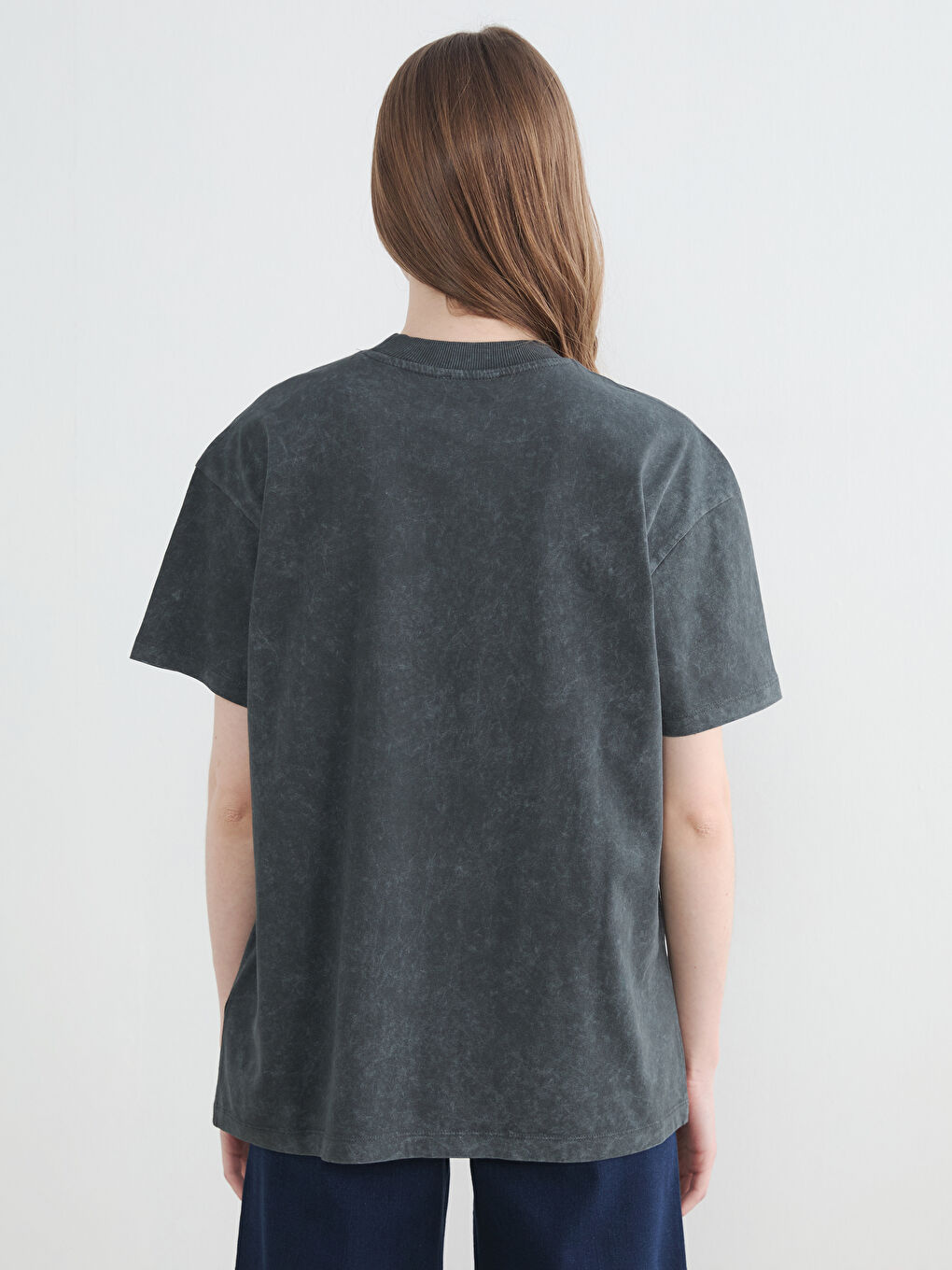 Μπλουζάκι για γυναίκες με στρογγυλή λαιμόκοψη διακοσμημένο με στρας-3