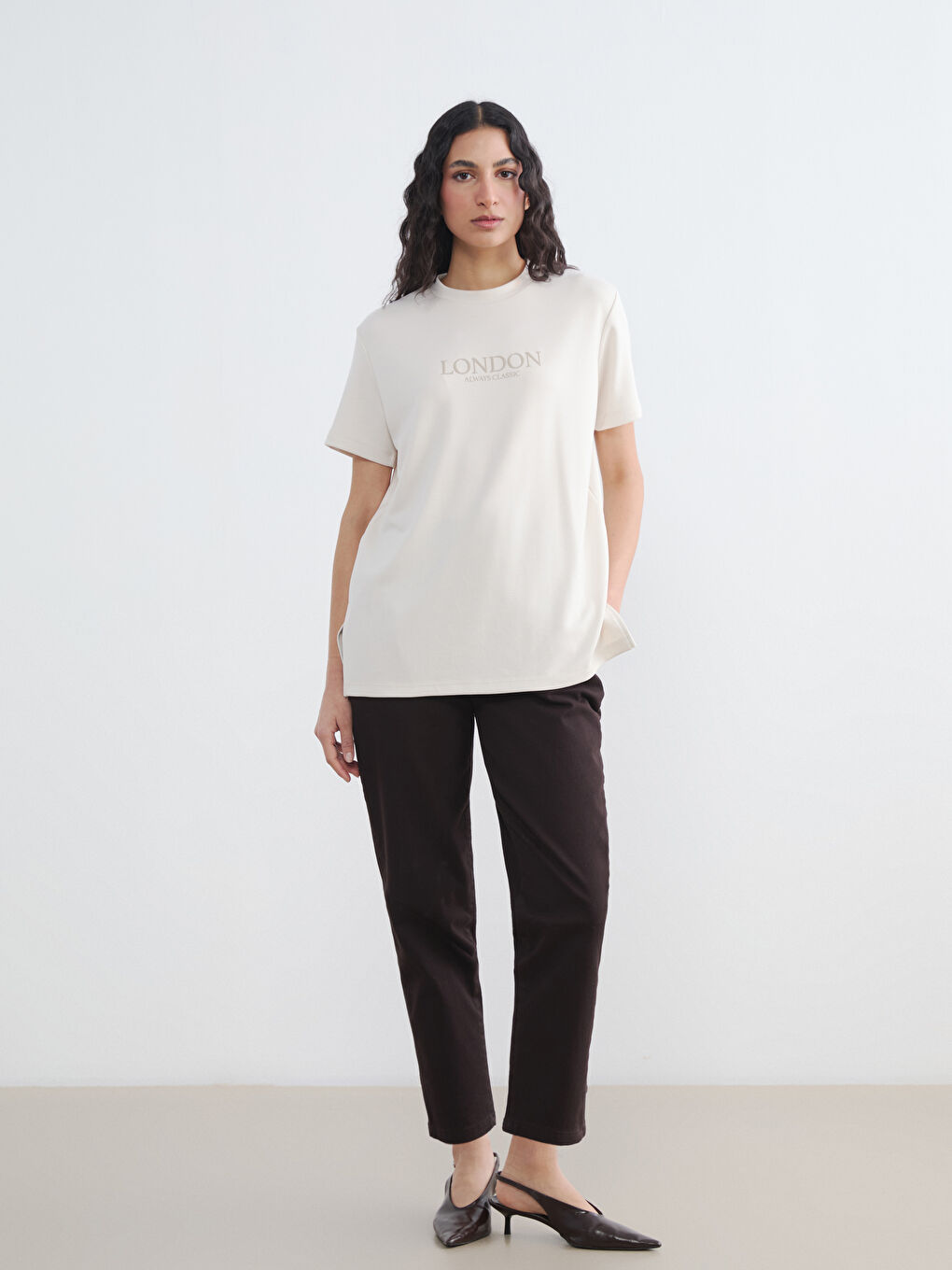 تي شيرت نساء مطبوع لندن بكول مدور-1