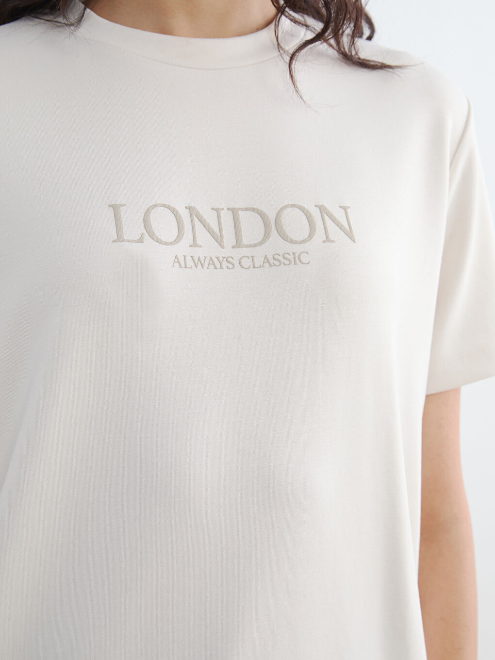 تي شيرت نساء مطبوع لندن بكول مدور-2