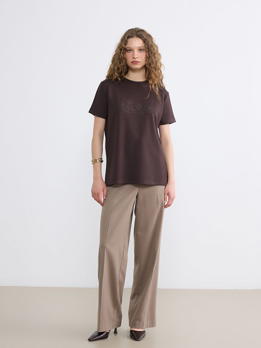 Ženska majica sa okruglim izrezom i vezom-1