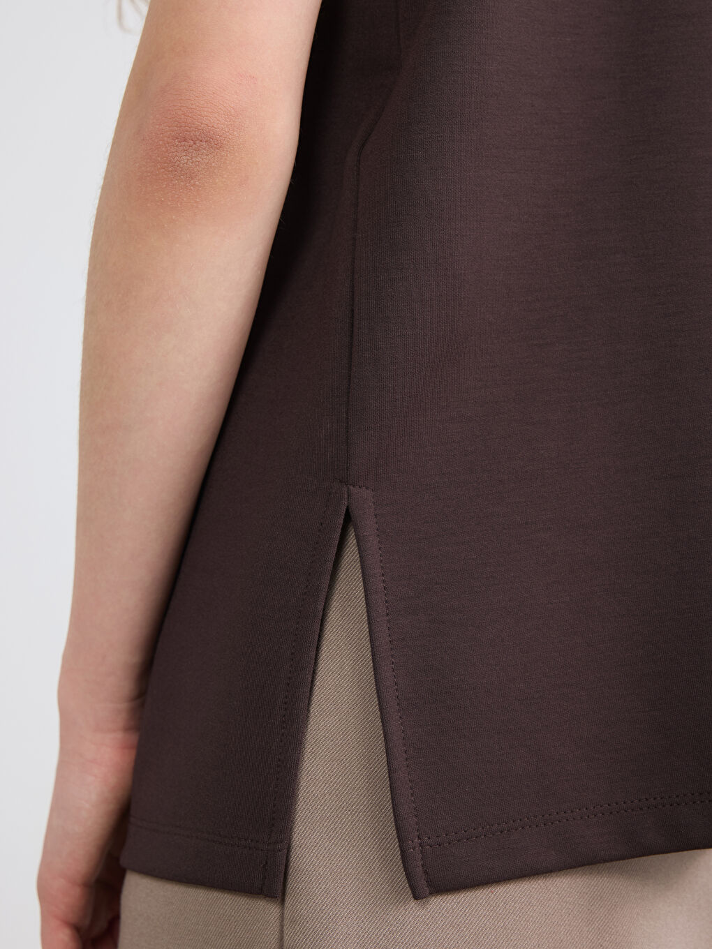 Ženska majica sa okruglim izrezom i vezom-2