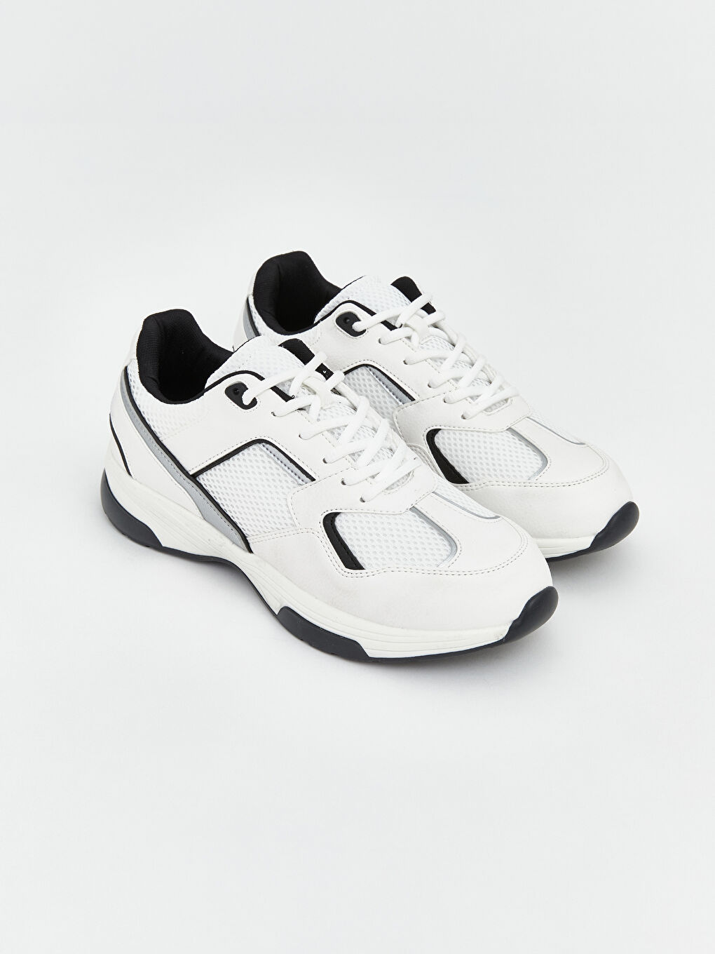 Beyaz Bağcıklı Kadın Spor Ayakkabı