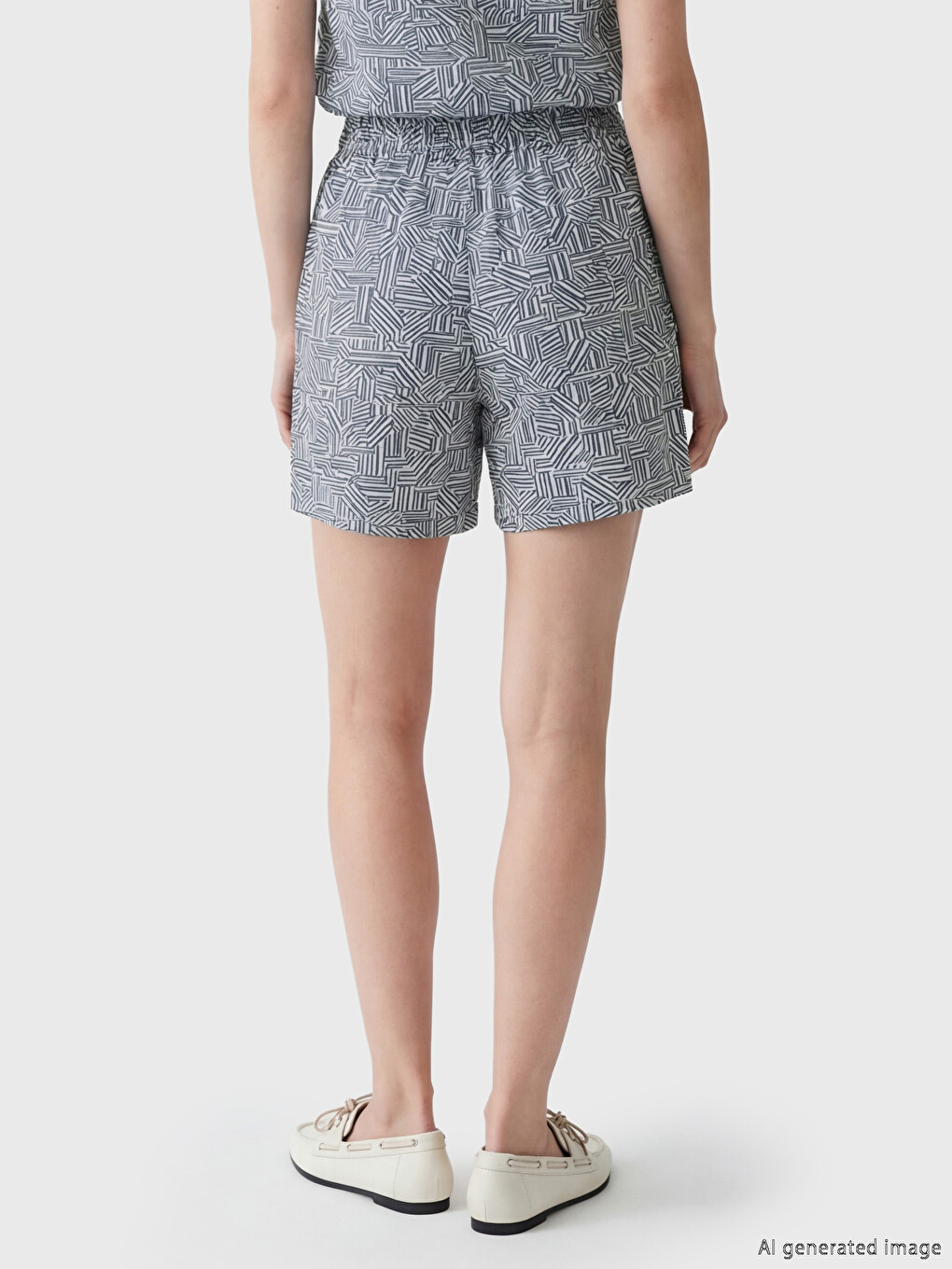 Pantaloni scurți cu model pentru femei-2