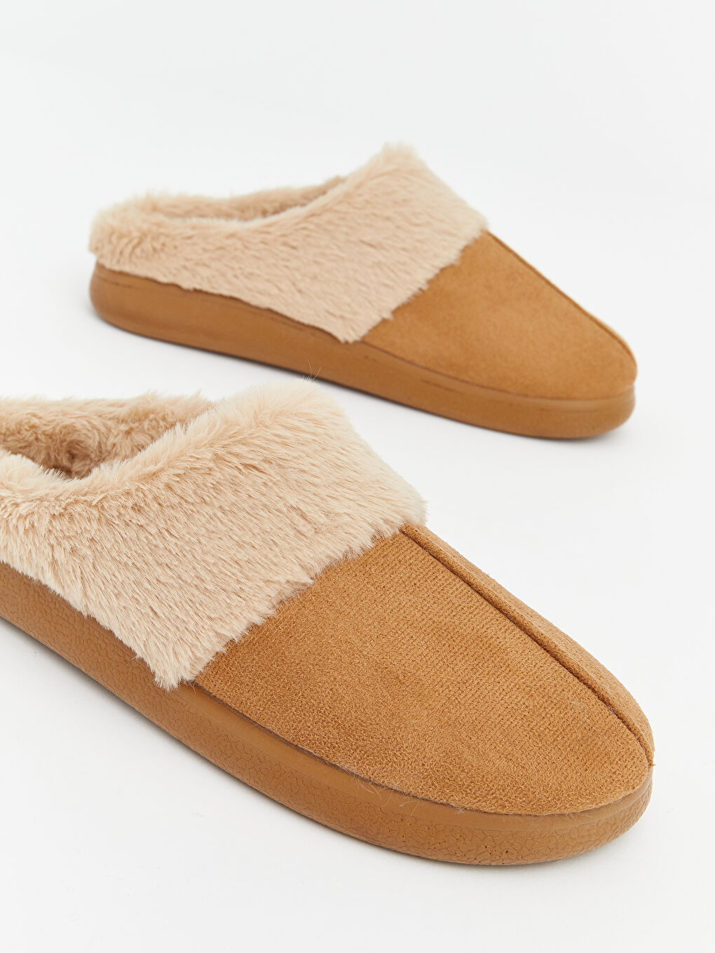 Bej İçi Kürklü Kadın Ev Terliği-1