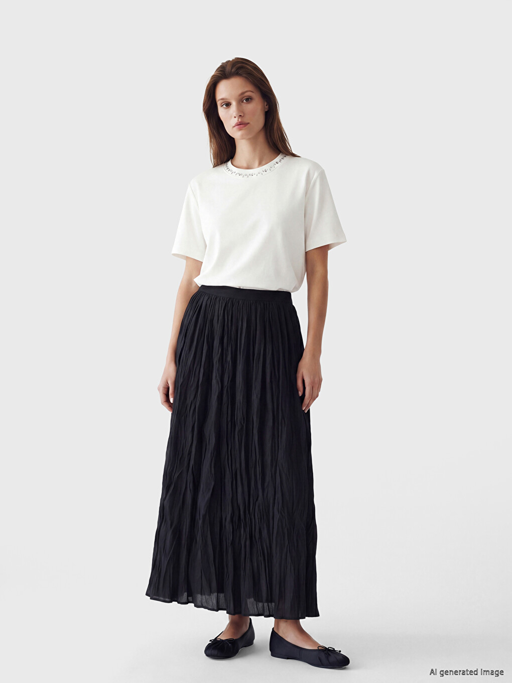 Beyaz Bisiklet Yaka Taşlı Kadın Tişört-2