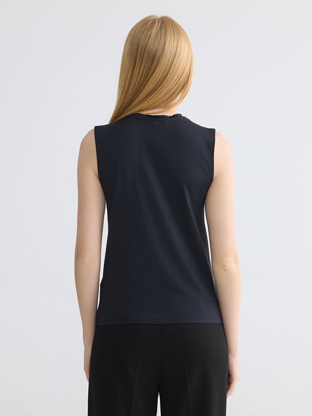 Crew Neck Rhinestone Embellished Tank Top-3