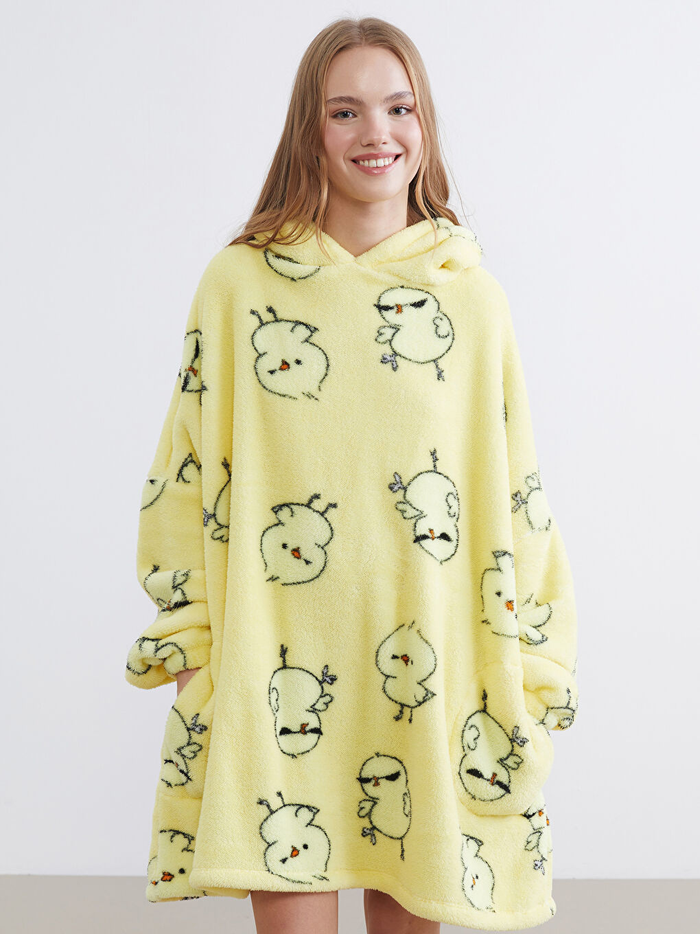 Sarı Kapüşonlu Oversize Kadın Pelüş Pijama Üstü