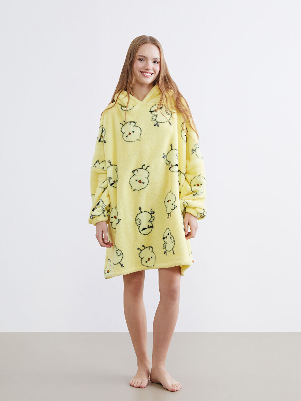 Sarı Kapüşonlu Oversize Kadın Pelüş Pijama Üstü-1