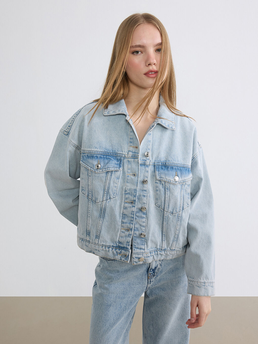 Mavi Gömlek Yaka Kadın Jean Ceket