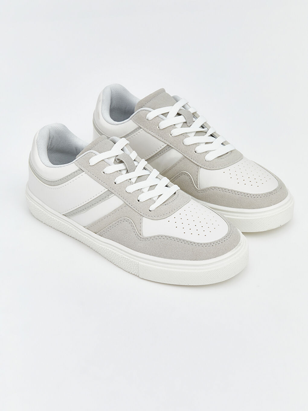 Beyaz Bağcıklı Kadın Spor Ayakkabı