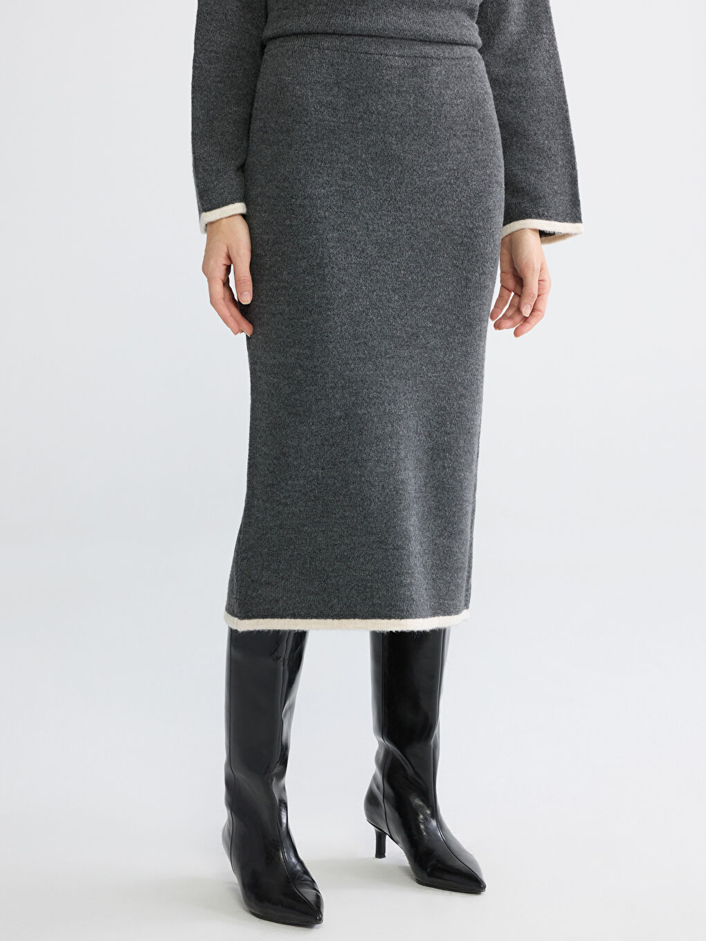 Ribbed Knit Pencil Skirt with Elastic Waist and Slit-1