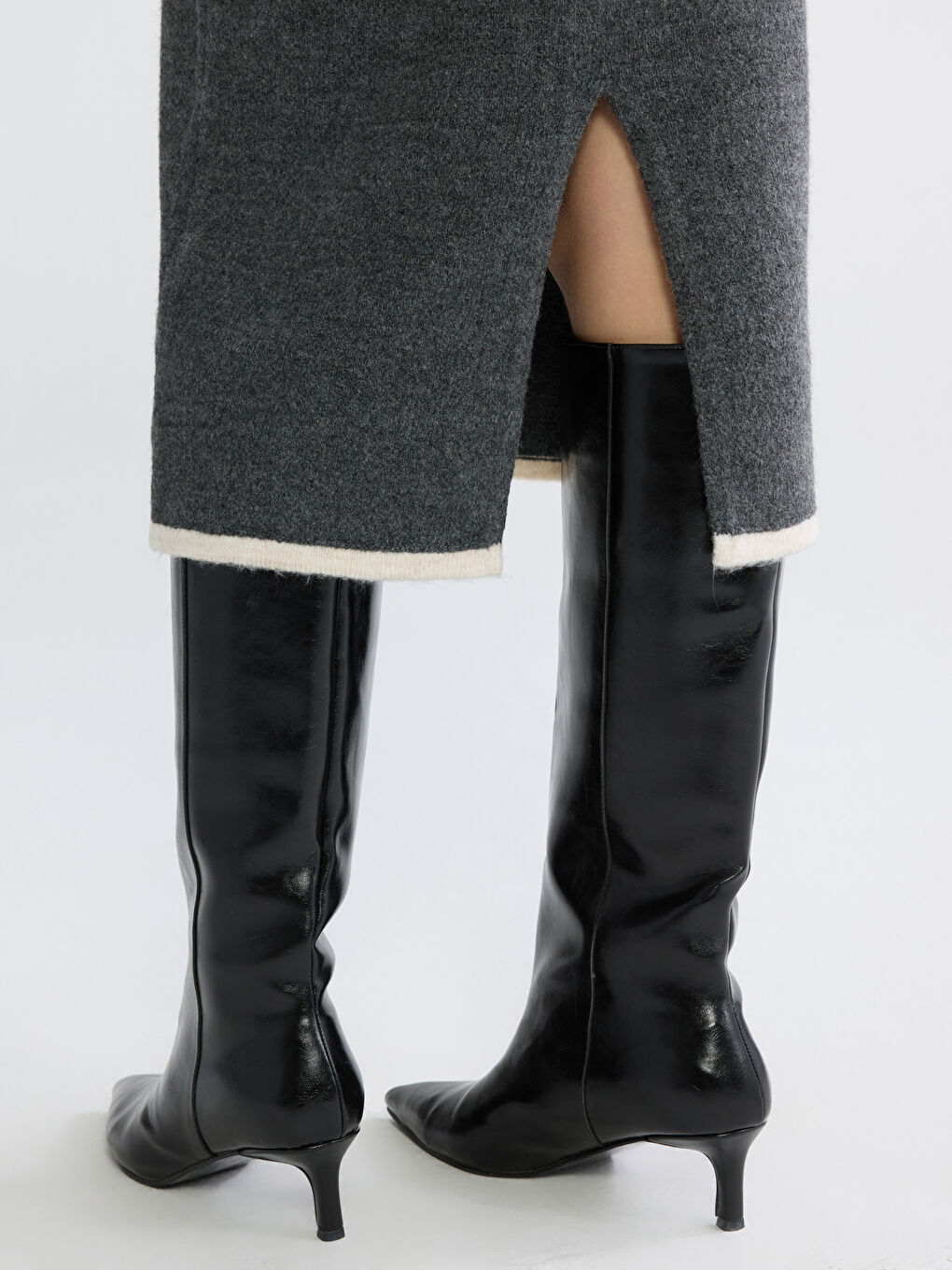 Ribbed Knit Pencil Skirt with Elastic Waist and Slit-2