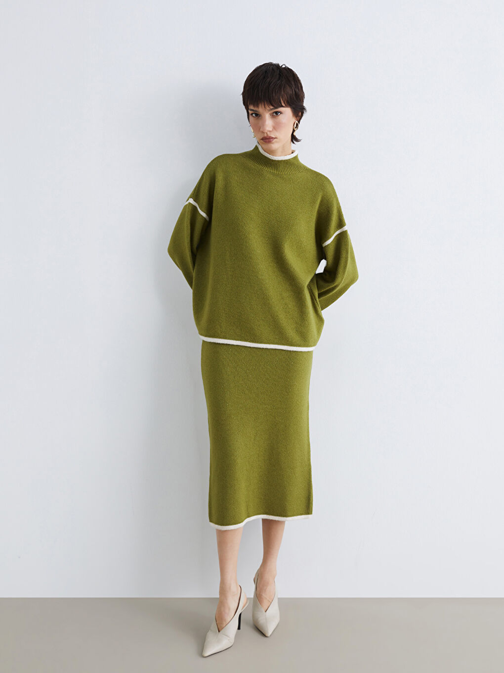 Ribbed knit pencil skirt with elasticated waist and slit.