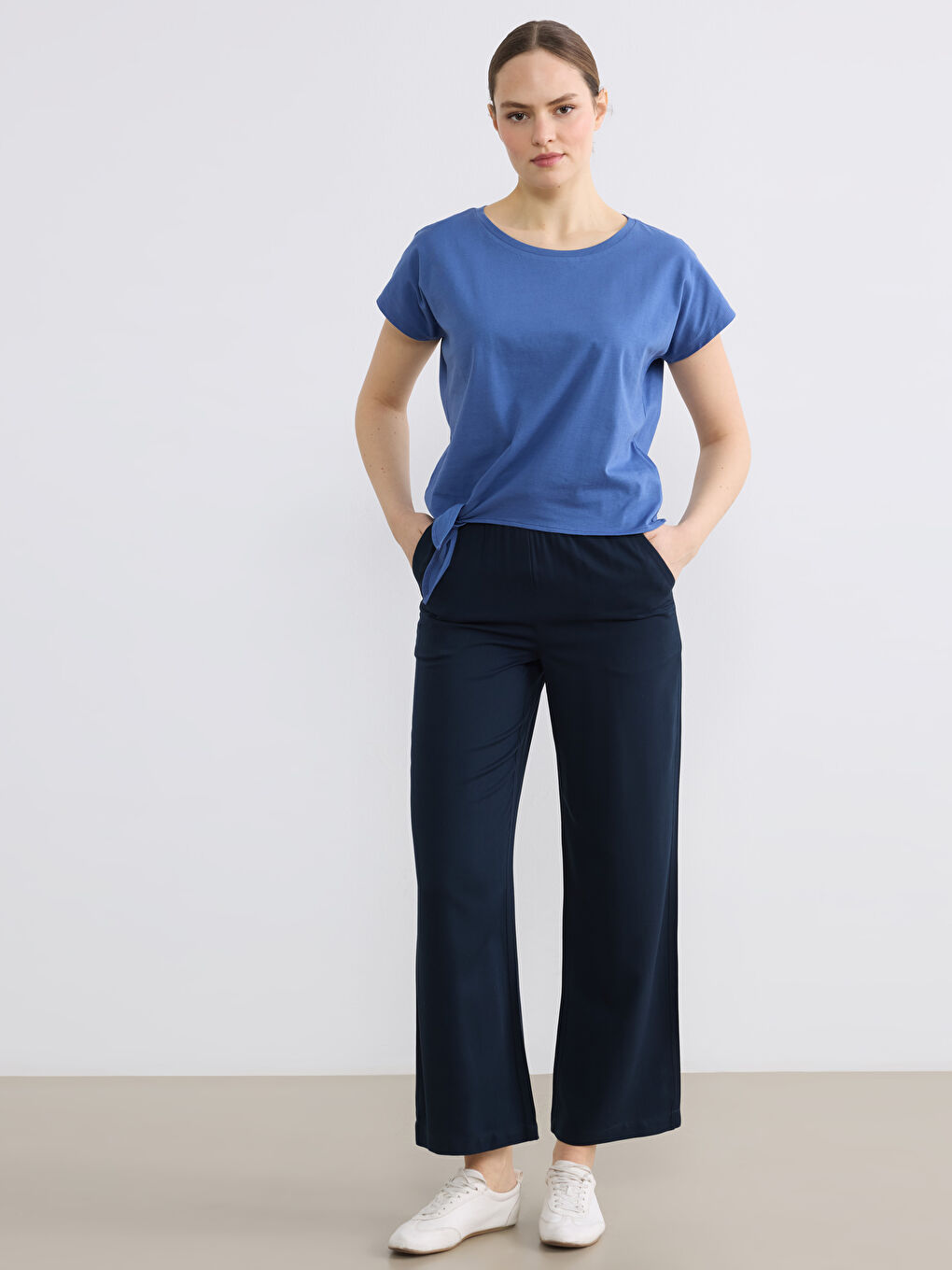 Mavi Bisiklet Yaka Bağlama Detaylı Kadın Spor Tişört	-1