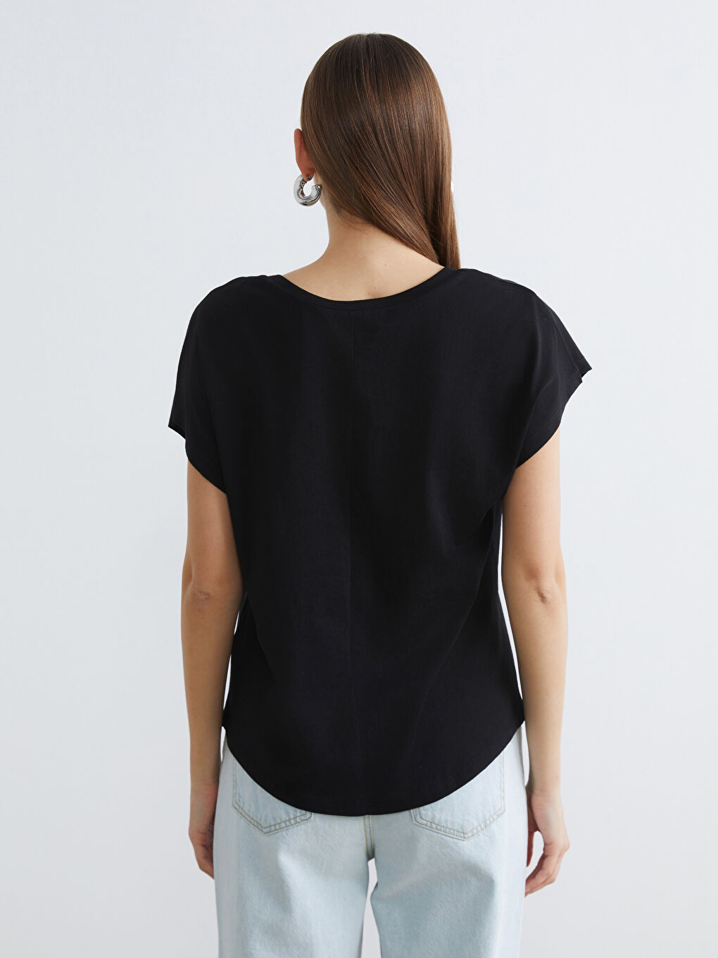 Siyah Bisiklet Yaka Kadın Tişört-3