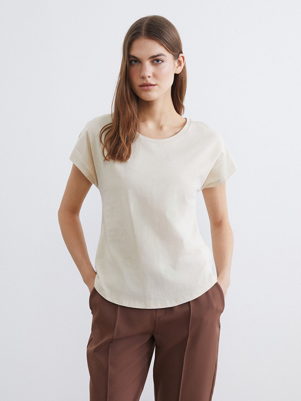 Bej Bisiklet Yaka Kadın Tişört