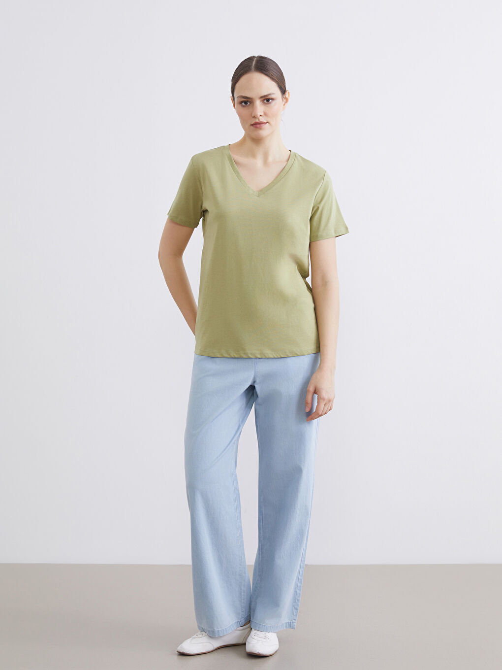 Yeşil V Yaka Kadın Tişört-1