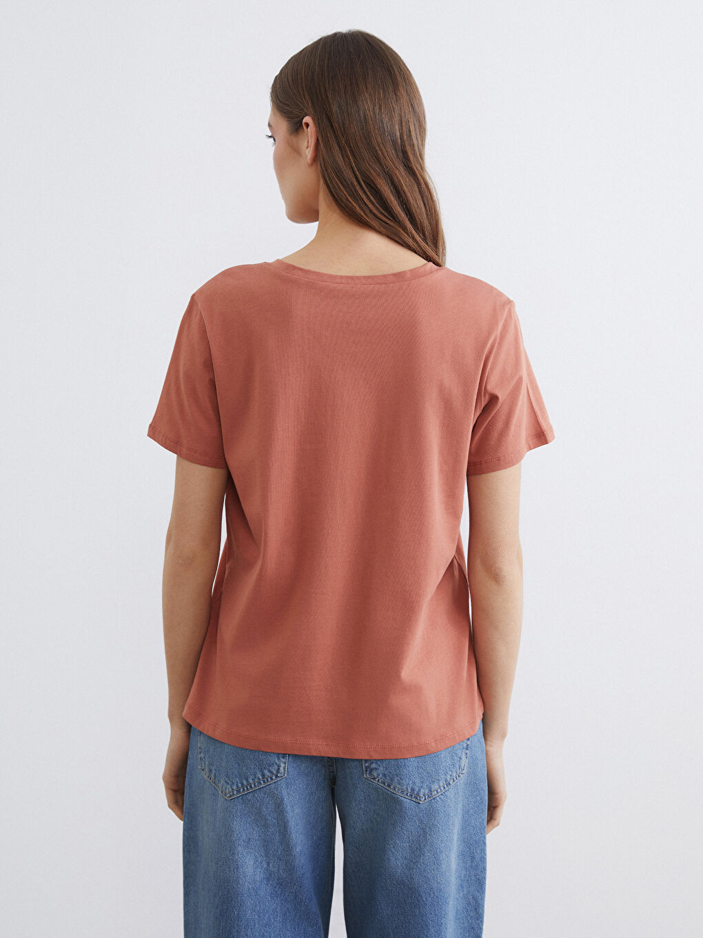 Kahverengi V Yaka Kadın Tişört-3