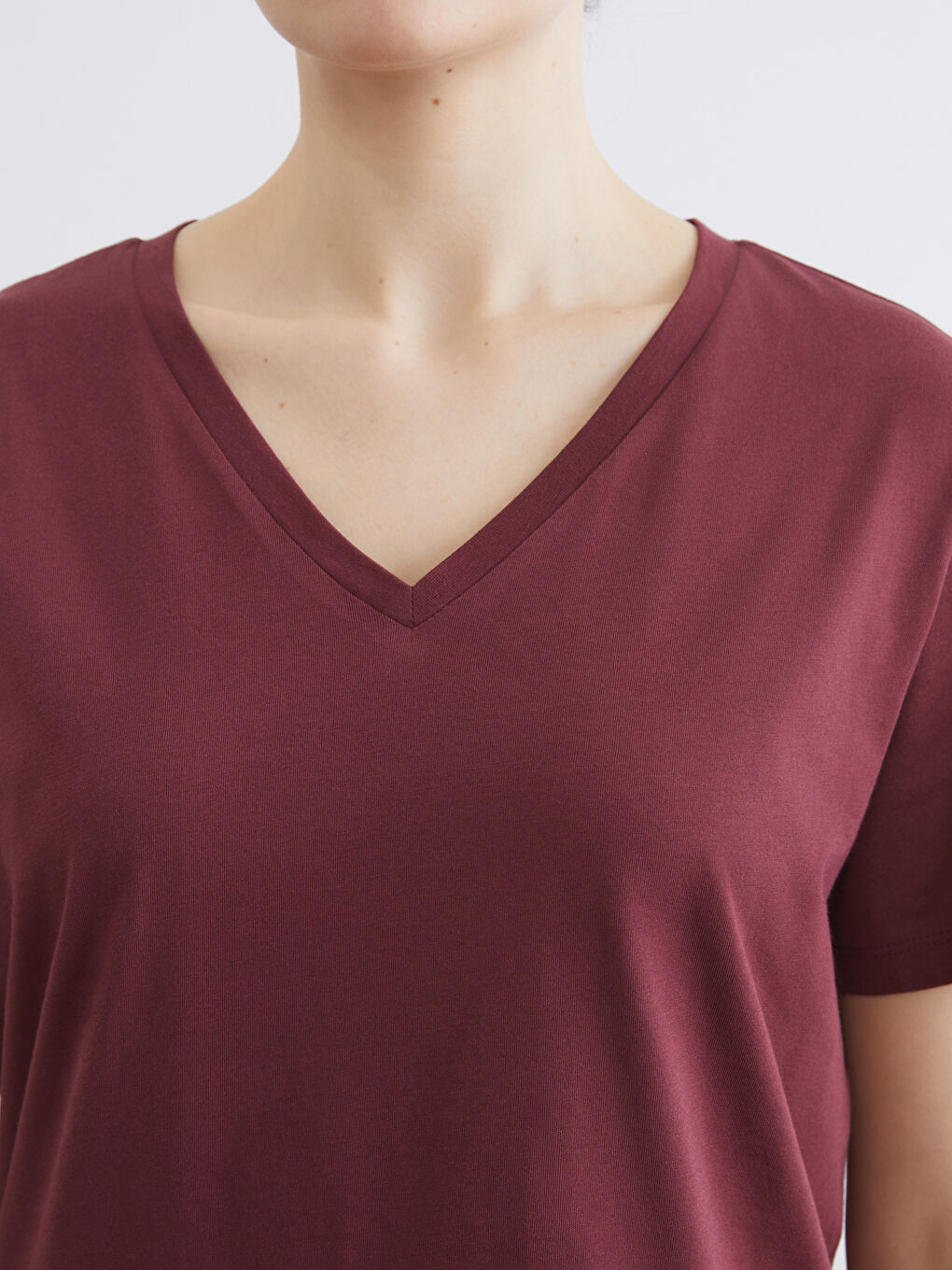 Bordo V Yaka Kadın Tişört-2