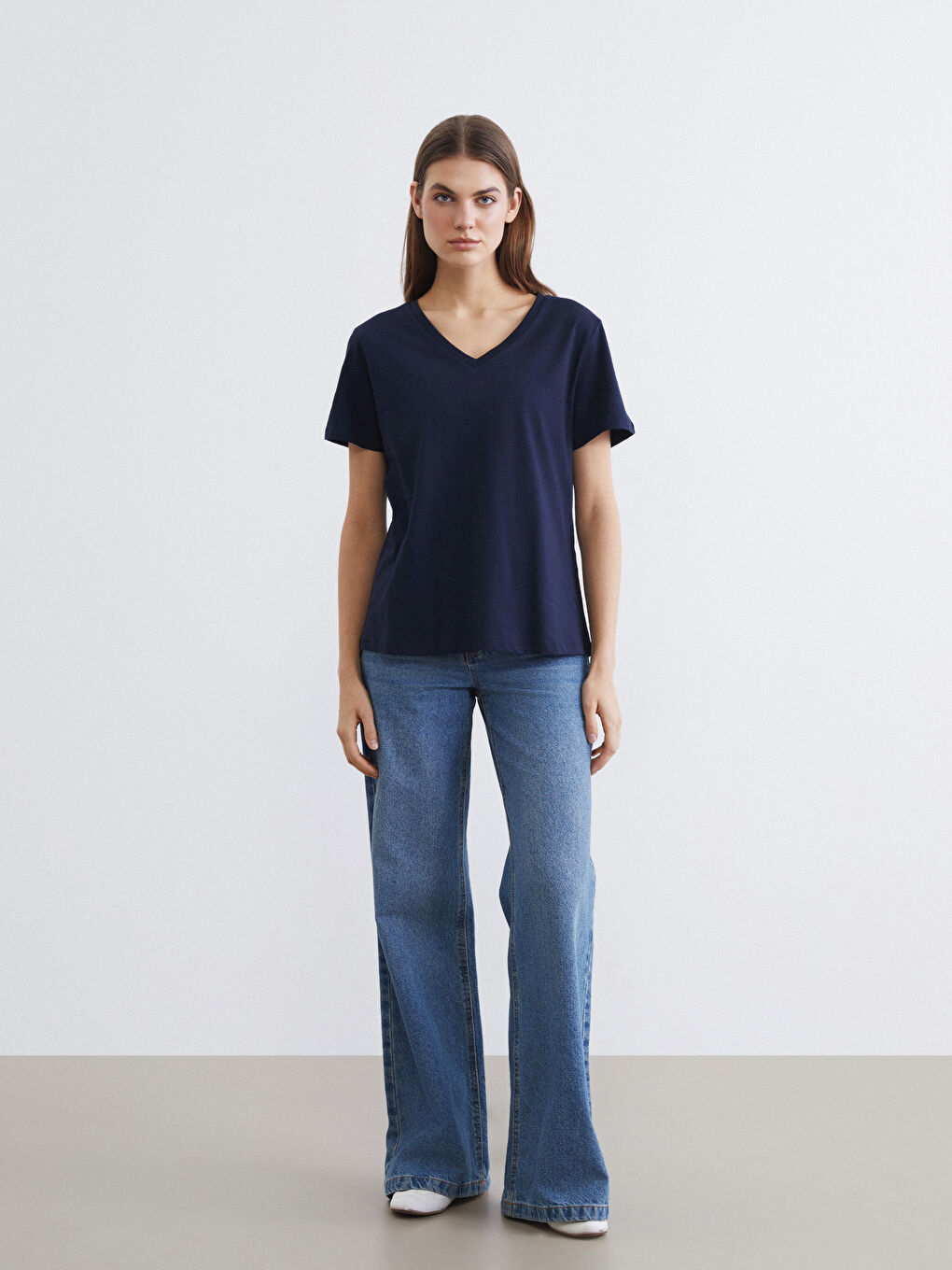 Lacivert V Yaka Kadın Tişört-1