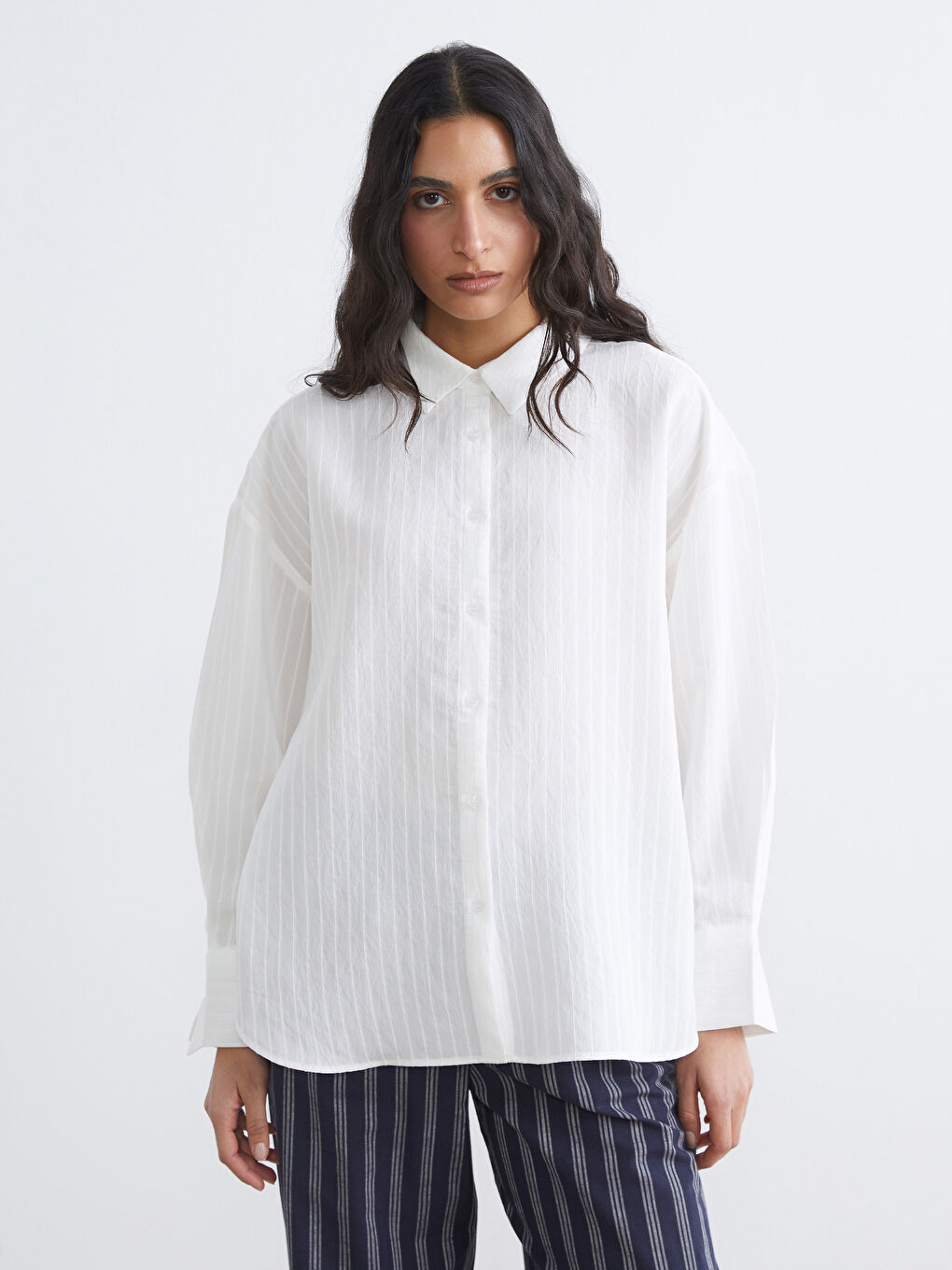 قميص مخطط للنساء