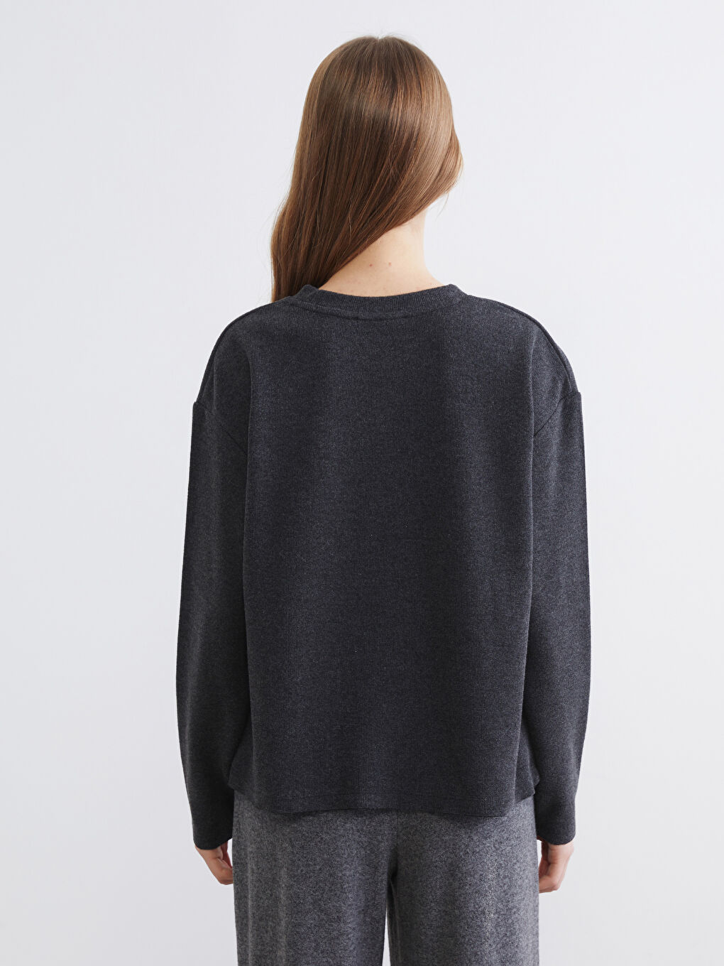 Antrasit Bisiklet Yaka Kadın Tişört	-3