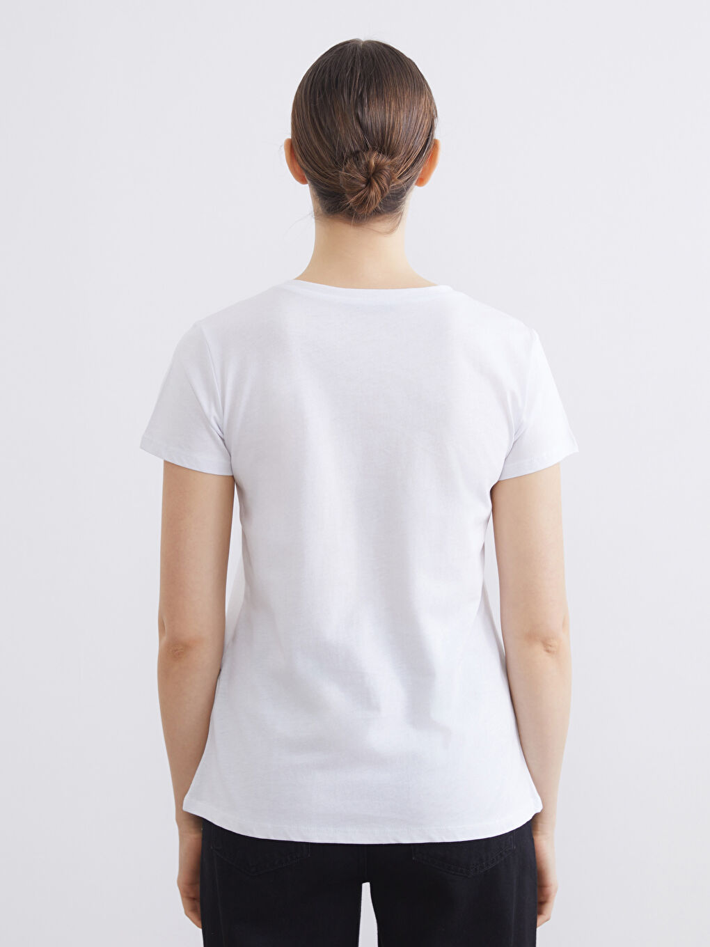 Beyaz Bisiklet Yaka Baskılı Kadın Tişört-3