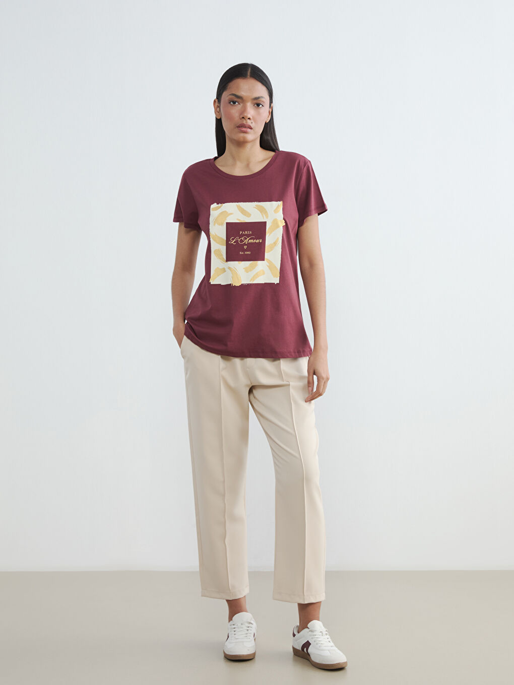 Bordo Bisiklet Yaka Baskılı Kadın Tişört-1