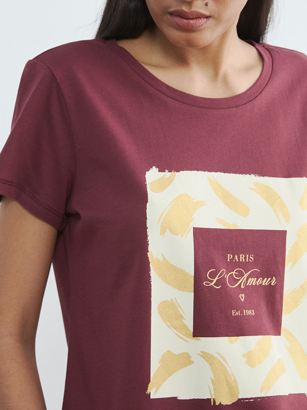 Bordo Bisiklet Yaka Baskılı Kadın Tişört-2