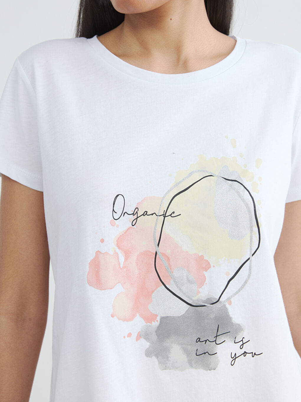 Beyaz Bisiklet Yaka Baskılı Kadın Tişört-2