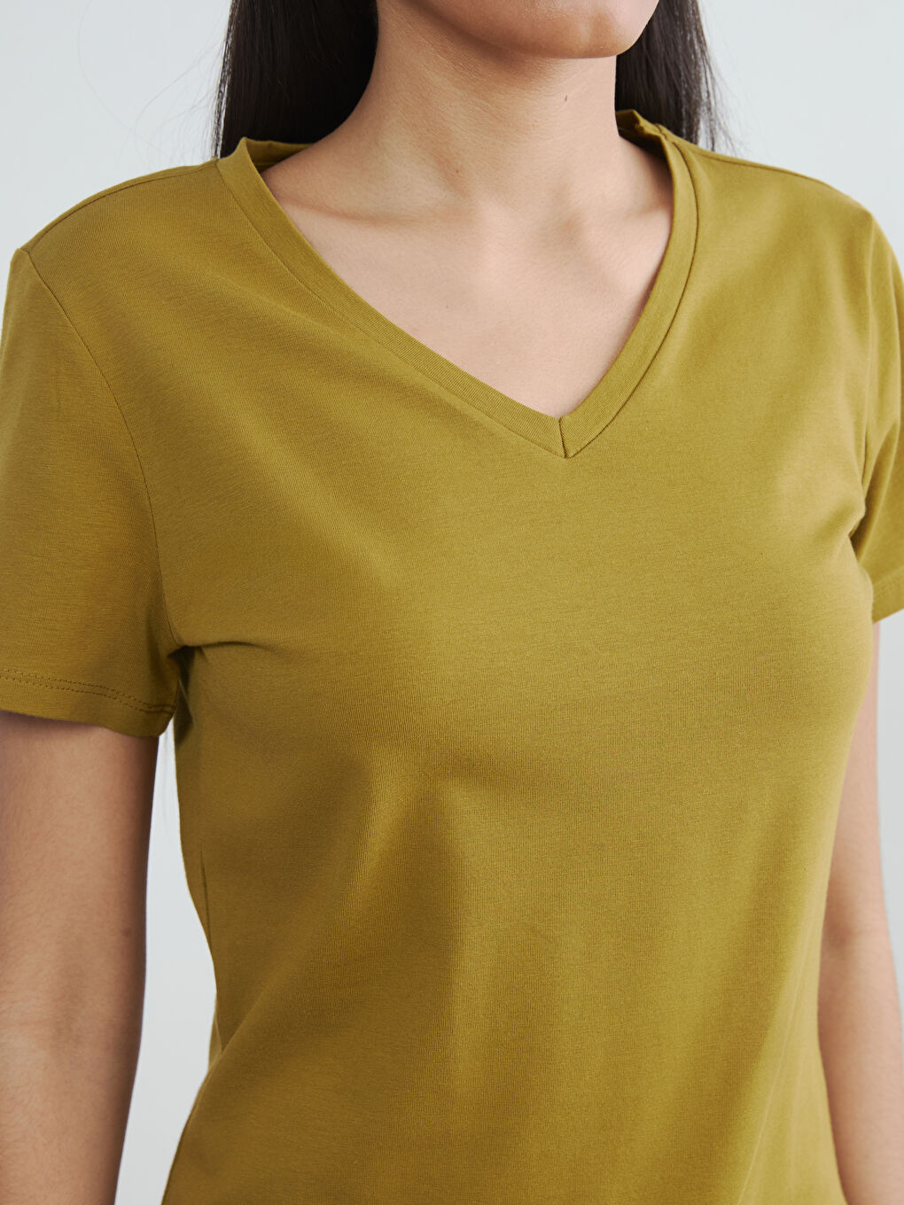 Yeşil V Yaka Kadın Tişört-3