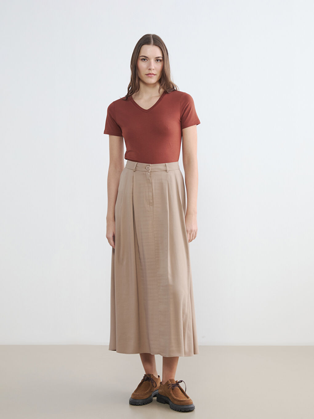 Kahverengi V Yaka Kadın Tişört-2