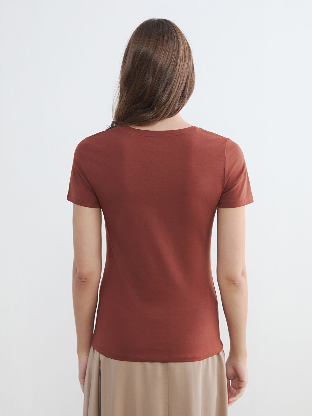 Kahverengi V Yaka Kadın Tişört-4