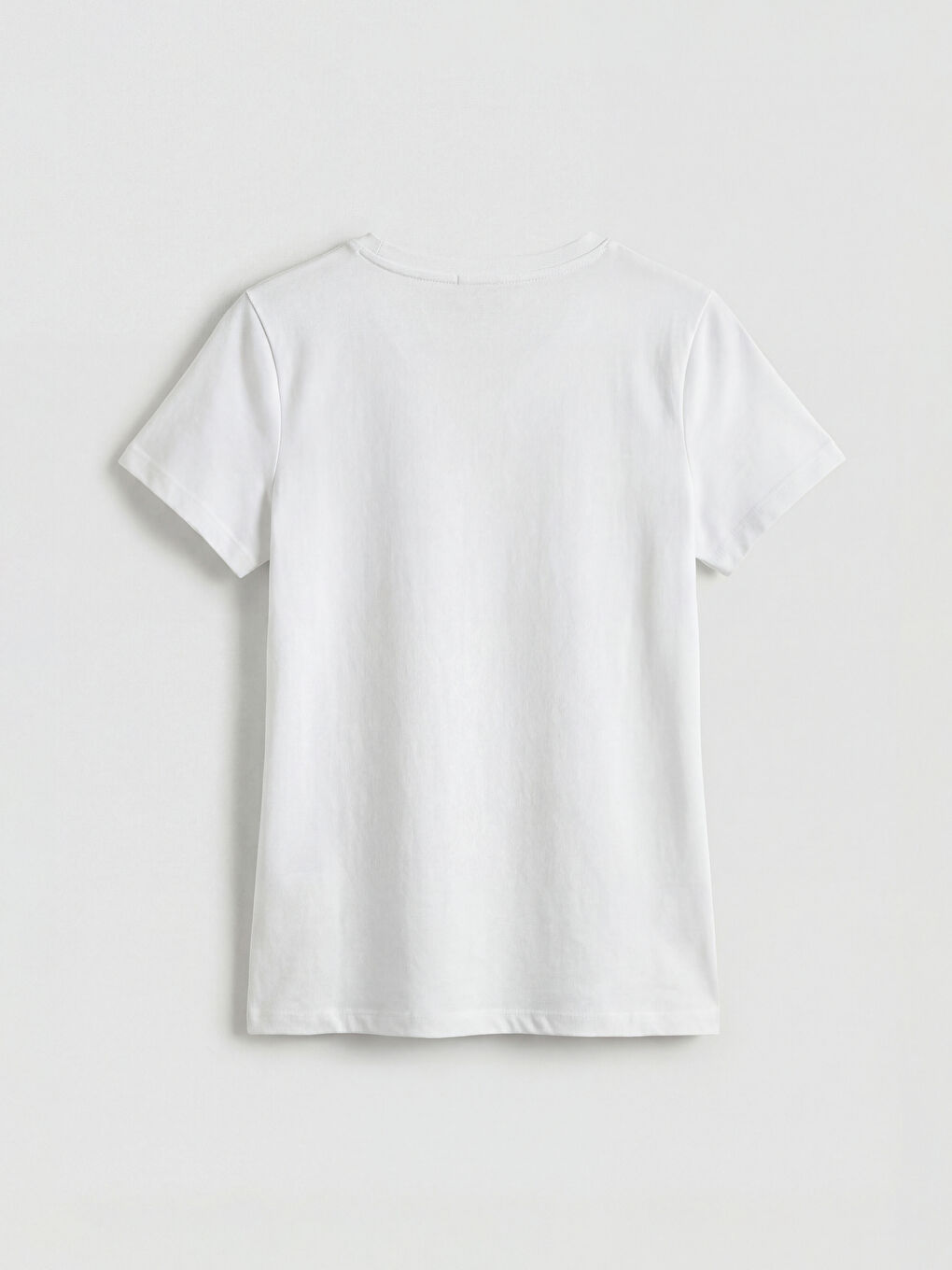 Beyaz V Yaka Kadın Tişört-1